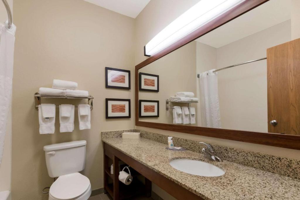 Comfort East 2* Wichita